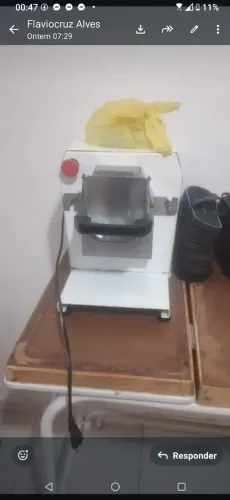 Vendo ralador e triturador de queijo bem conservado ótimo para seu estabelecimento