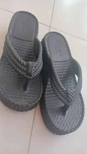 Chinelo Brizza Arezzo preto plataforma tamanho 34
