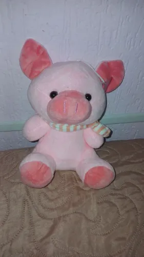 Ursinho de pelúcia rosa com cachecol