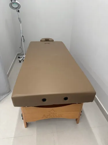  MACA BEAUTY SPA FIXA COM REGULAGEM DE ALTURA E ORIFICIO ROSTO, MARROM CAPPUCCINO