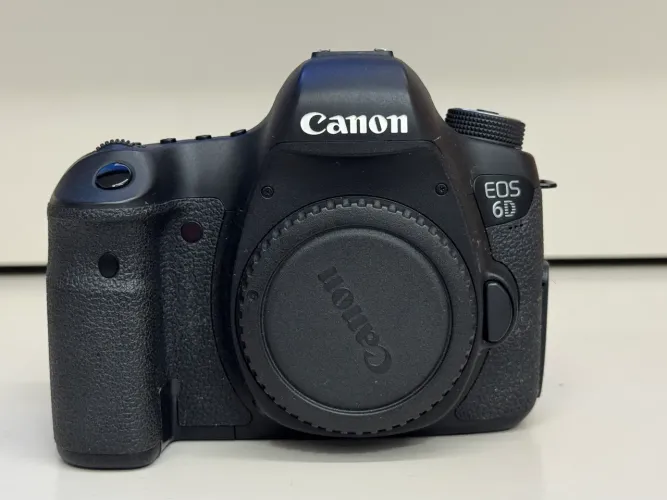 Canon Eos 6d Seminova ( baixos clicks) + Battery Grip