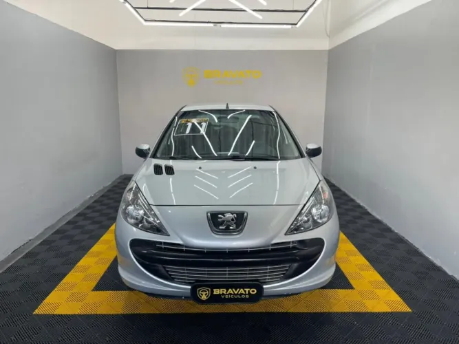 Peugeot 207 XR 1.4 Flex 8V 5P 2011