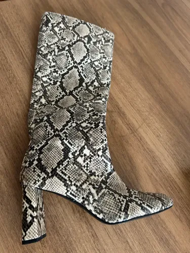 Bota animal print da Zara