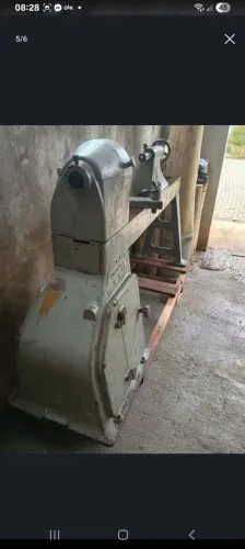 Máquina torno industrial