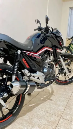 Alugo moto 210 semana tudo no contrato
