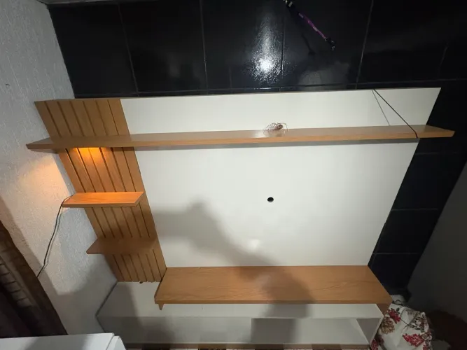 Painel MDF, com luz, semi novo!