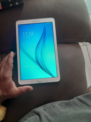 Tablet e t560 Samsung usado ótimo para criança