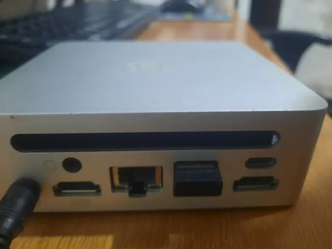 Mini pc ryzen 7 5800 20gb. 