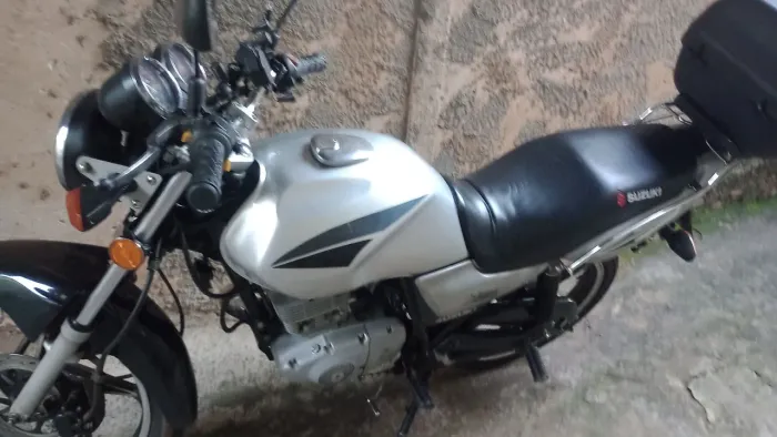 Motos