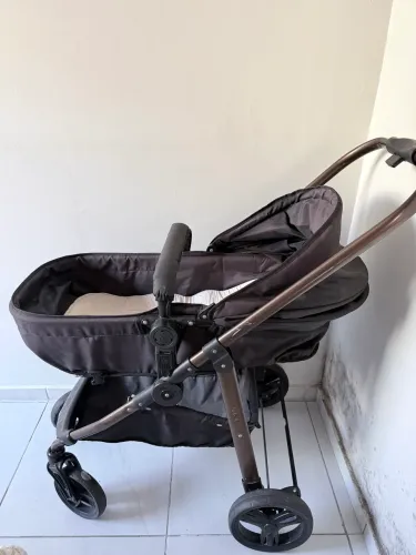 Vendo Excelente Carrinho de bebê Galzerano Moisés vira cadeira 2 em 1