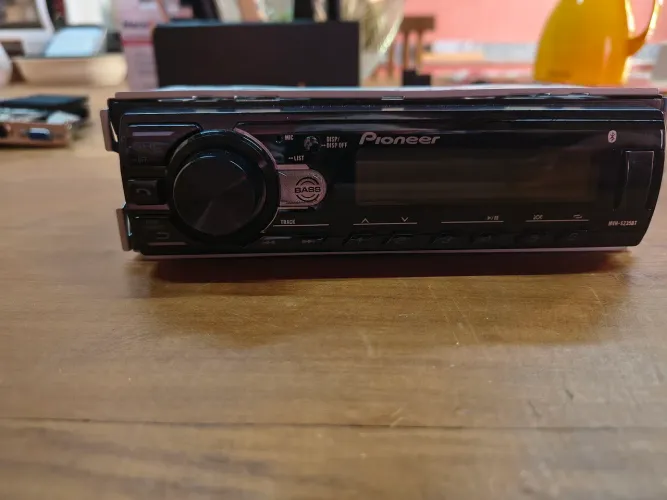 Auto Rádio Pioneer modelo MVH-S235BT