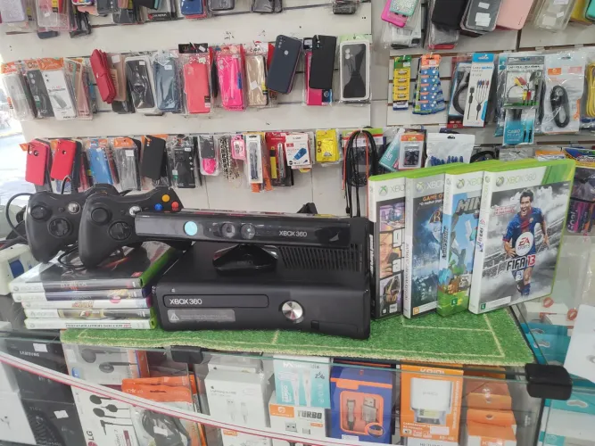 Xbox 360 + Kinect + 5 jogos + controle