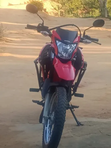 Vende-se moto conservada para pessoa exigente