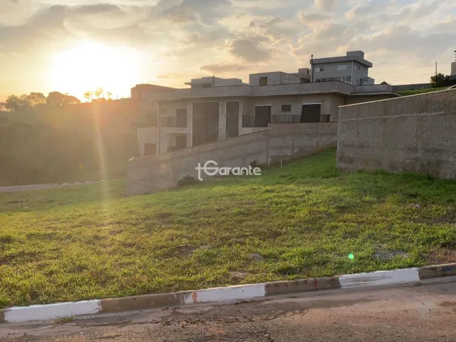 Terreno em Atibaia, condomínio fechado, área de lazer, para venda com 360 m²