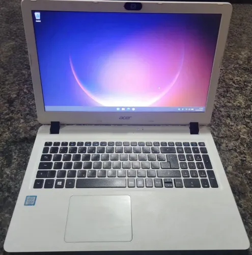 NOTEBOOK ACER ASPIRE ES 15<br>Modelo: ES1-572-347R