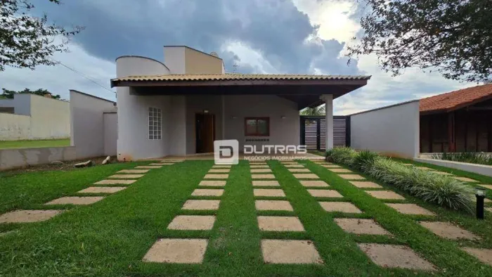 Casa térrea para venda e locação no condomínio Convívio Village, localizada em Rio das Ped