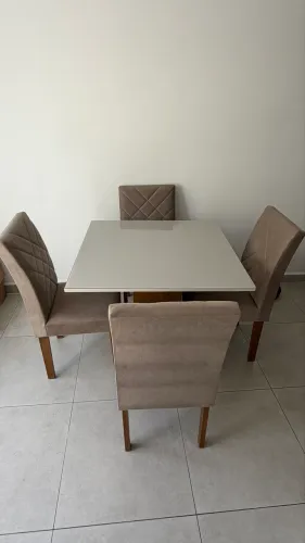 Mesa de Jantar com 4 Cadeiras | Excelente Estado | Conjunto Completo