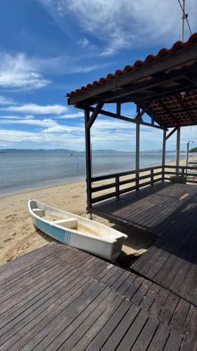 Alugo casa pé na areia 