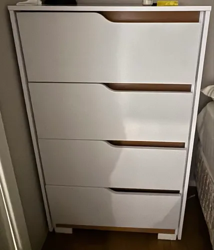 Cômoda com 4 gavetas
