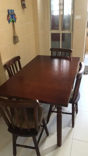 Mesa Madeira de Lei com quatro cadeiras