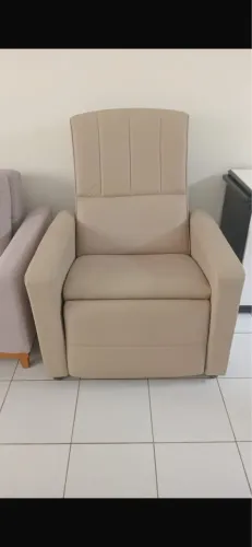 Poltrona do Papai Reclinável - Cor Bege (Excelente Estado).