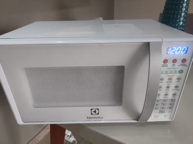 MICROONDAS ELECTROLUX 20 LITROS ESTOU NA ZN BAIRRO PQ NOVO MUNDO