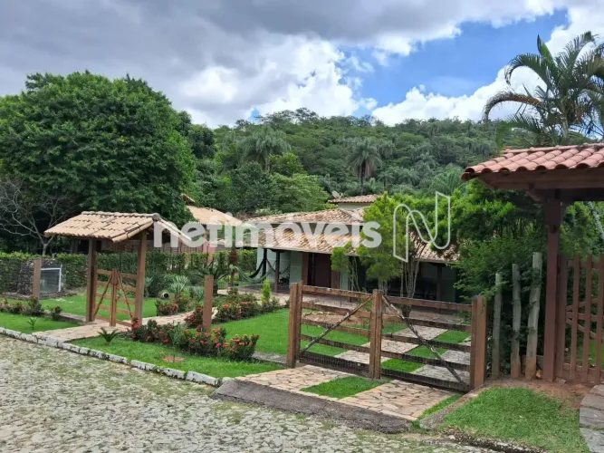 Casa com Espaço, Conforto e Contato Direto com a Natureza no Vale do Tamanduá