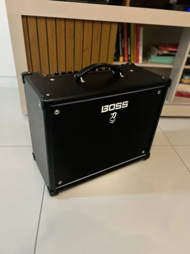 Boss Katana MK2 50w Amplificador Guitarra