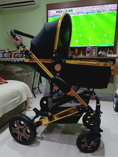 Carrinho de bebê com bebê conforto!