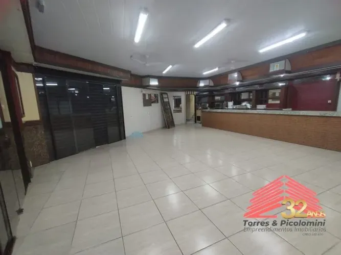 Venda e Locação prédio comercial na Vila Prudente de esquina 18x10 metros com 02 sobrados