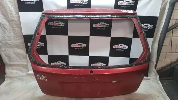 Tampa traseira palio sapão 04/15 com detalhes