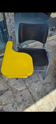 Cadeira escolar em polipropileno 