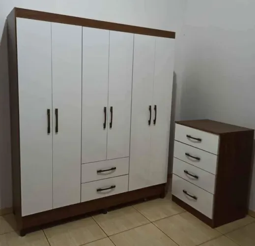Guarda roupa com cômoda