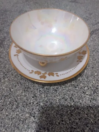 Molheira de porcelana da década 80/R$ 100,00