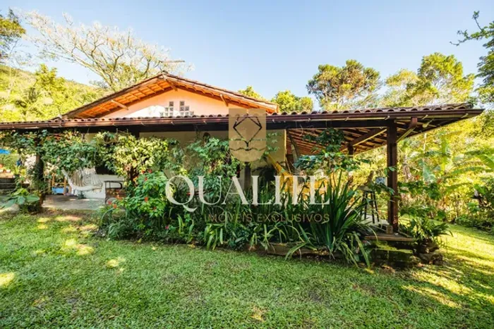 Casa 2 dormitórios em Terreno com 2.000m² Vargem do Bom Jesus R$1.610.000,00
