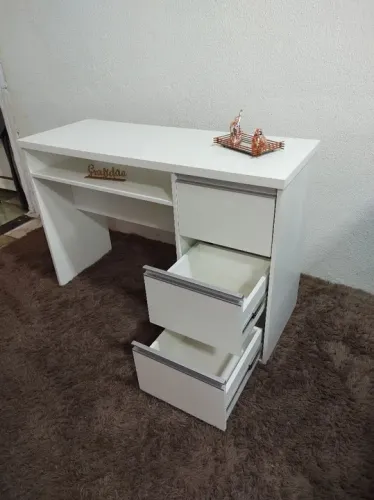 Mesa com gavetas para manicure / MDF