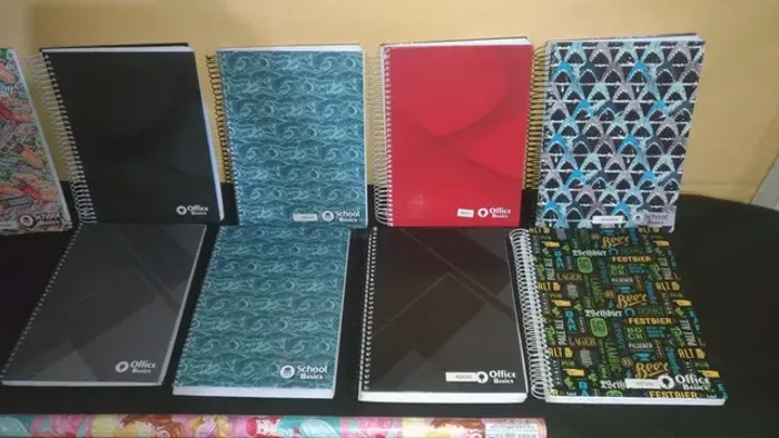 Caderno de matérias, capa dura, tenho varios, perfeito estado. E outros.