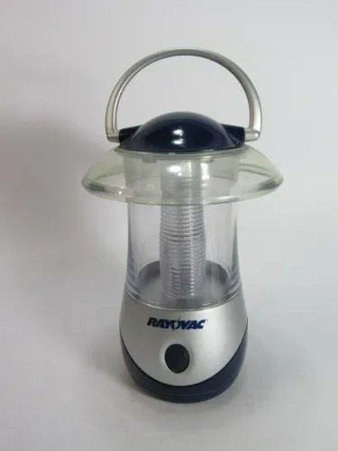 Maravilhosa LANTERNA da RAYOVAC, formato de Lampião. Funcionando. Utiliza 04 pilhas AA