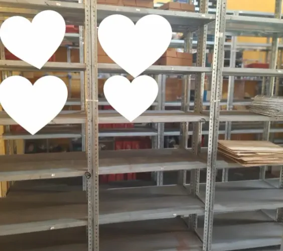 Estante Aço com prateleiras 