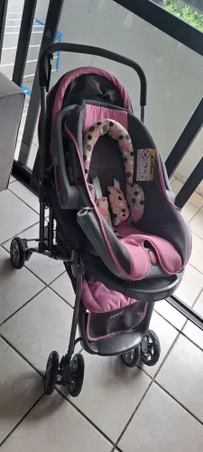 Carrinho de bebê+bebê conforto 