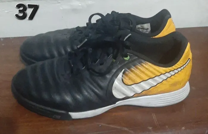 Chuteira society Nike tamanho 37