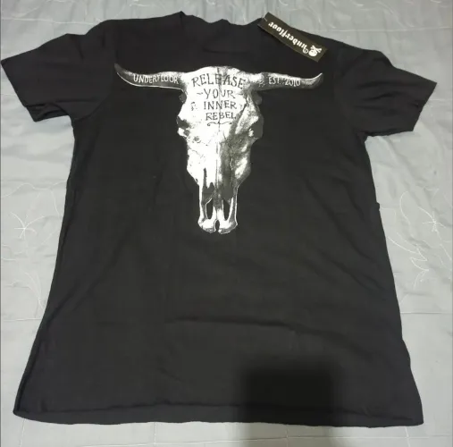 Camiseta Underfloor nova