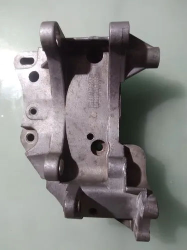 Suporte do compressor e alternador Peugeot citroen original *0