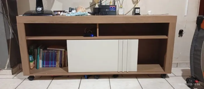 Rack de TV Amadeirado com Armário