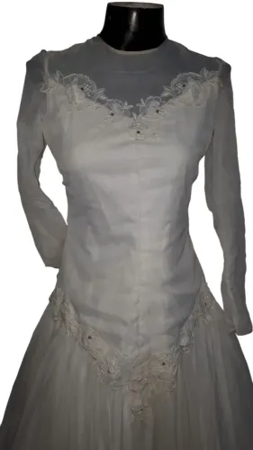 Vestido de Noiva Branco com Manga Transparente
