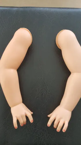 Braços da boneca amiguinha antiga 