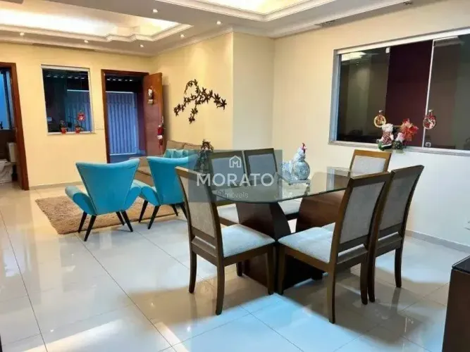 Casa Geminada Individual com 3 quartos sendo 1 suíte com 3 vagas de garagem no bairro Cabr