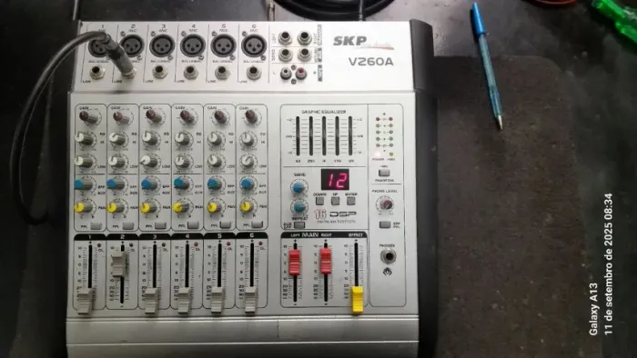 Mesa de som amplificada SKP