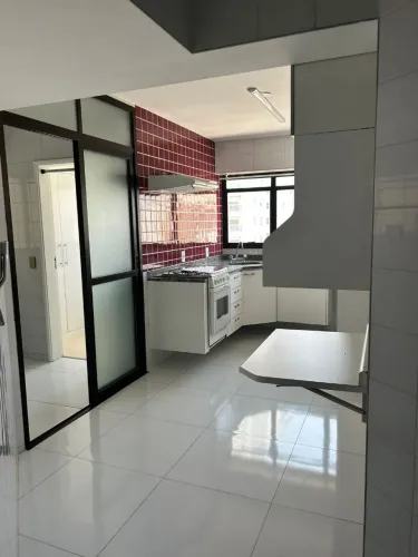 Apartamento em Alphaville centro 90m 3 qtos 1 vg Dep de emp. 5.500 cond 925.00