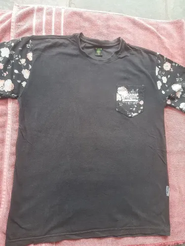Camisa Chronic Flowers original.